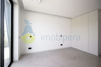 Moradia T4 para Venda em Albufeira e Olhos de Água