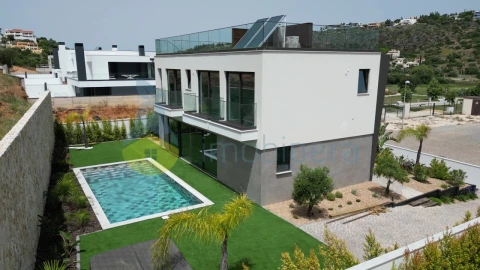 Moradia T4 para Venda em Albufeira e Olhos de Água