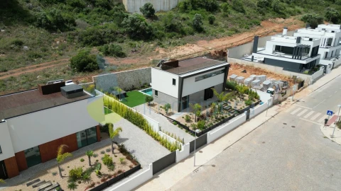 Moradia T4 para Venda em Albufeira e Olhos de Água