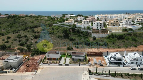 Moradia T4 para Venda em Albufeira e Olhos de Água