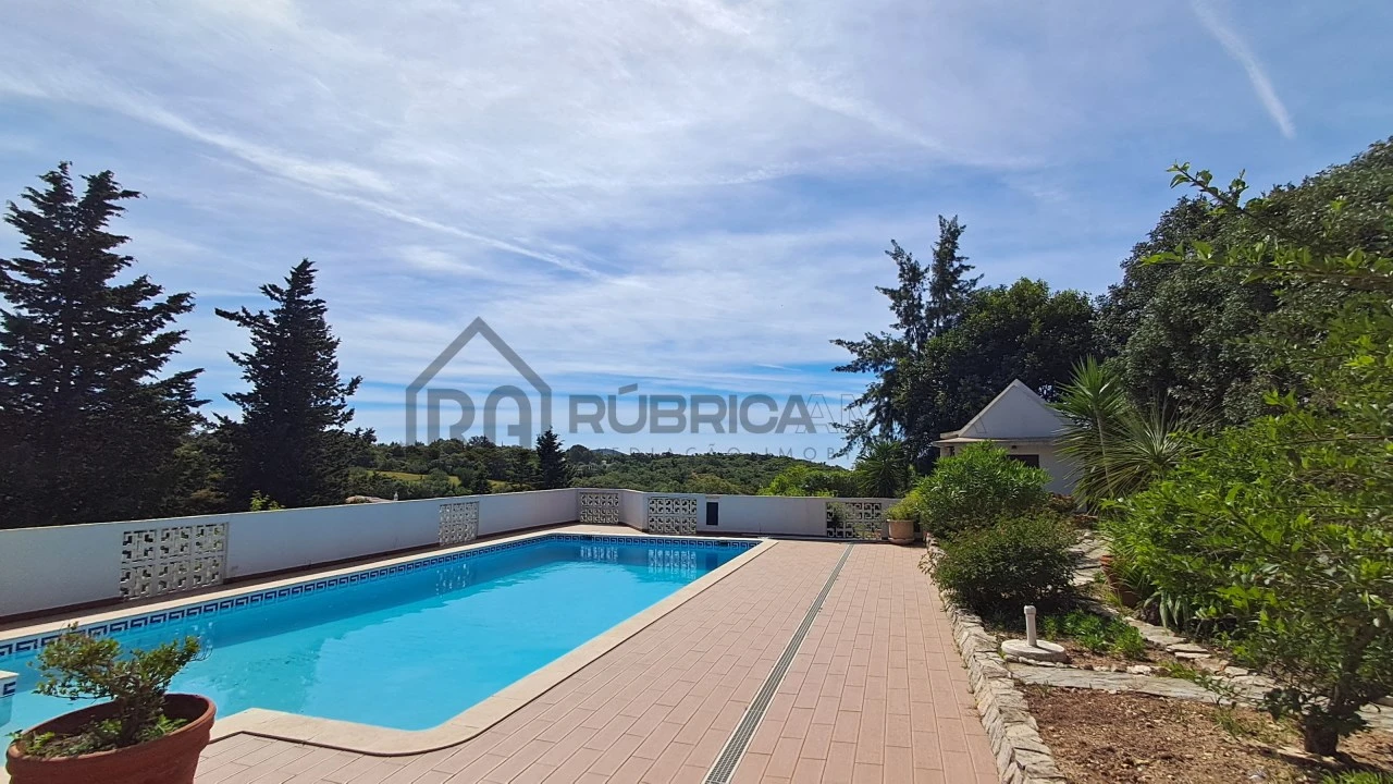 Moradia T5 para Venda em Santa Barbara de Nexe Foto 3