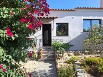 Moradia T5 para Venda em Santa Barbara de Nexe