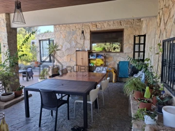 Moradia T5 para Venda em Santa Barbara de Nexe