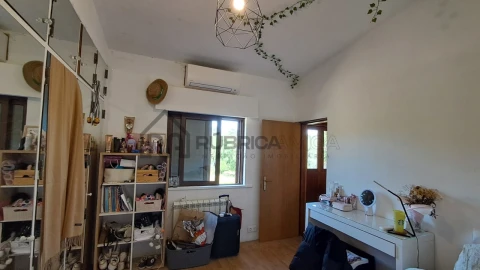 Moradia T5 para Venda em Santa Barbara de Nexe