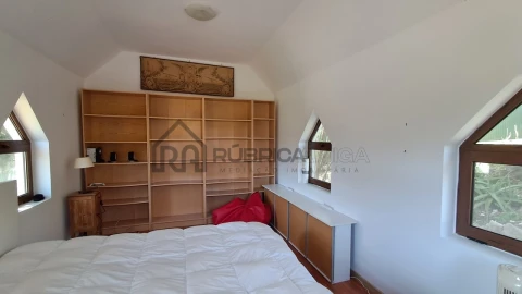 Moradia T5 para Venda em Santa Barbara de Nexe