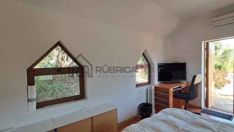Moradia T5 para Venda em Santa Barbara de Nexe