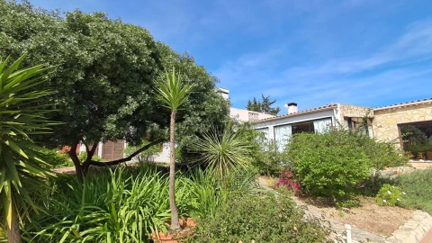Moradia T5 para Venda em Santa Barbara de Nexe