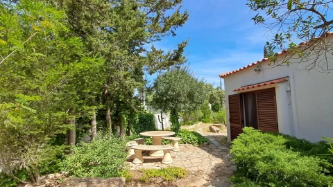Moradia T5 para Venda em Santa Barbara de Nexe