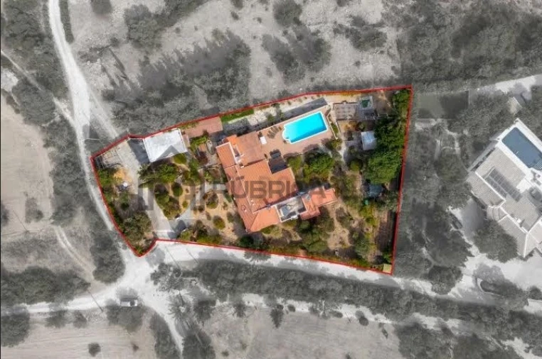 Moradia T5 para Venda em Santa Barbara de Nexe Foto 61
