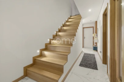 Moradia T8 para Venda em Paços de Brandão