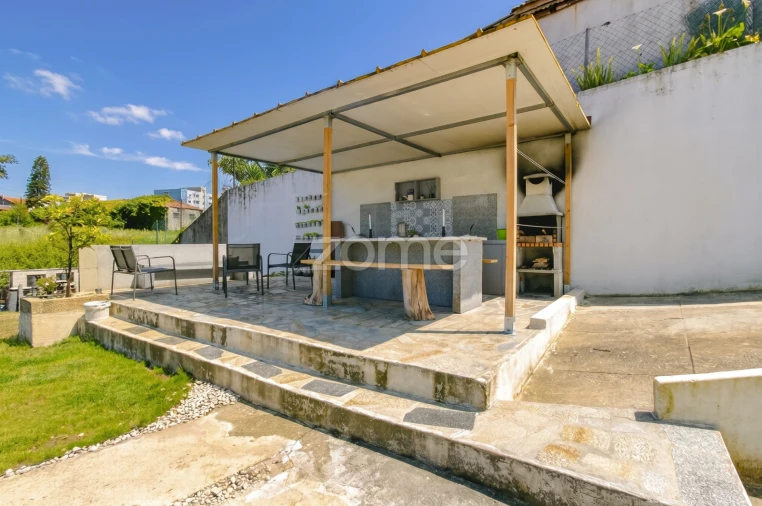 Moradia T8 para Venda em Paços de Brandão Foto 34