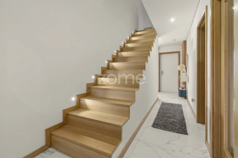 Moradia T8 para Venda em Paços de Brandão Foto 12