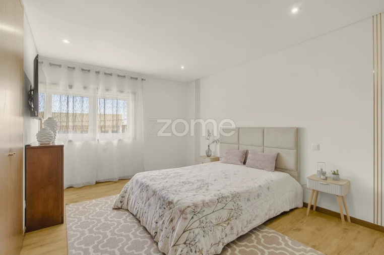 Moradia T8 para Venda em Paços de Brandão Foto 16