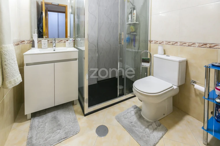 Apartamento T2 para Venda em Arcozelo Foto 33