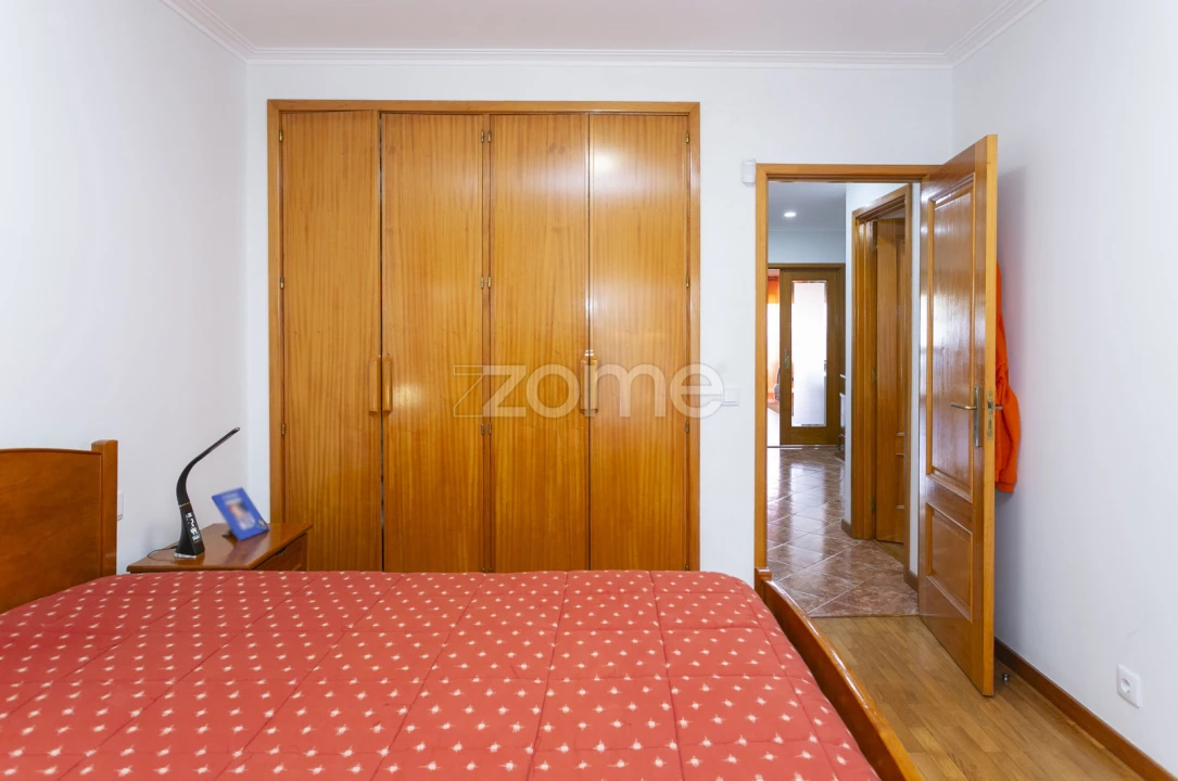 Apartamento T2 para Venda em Arcozelo Foto 27