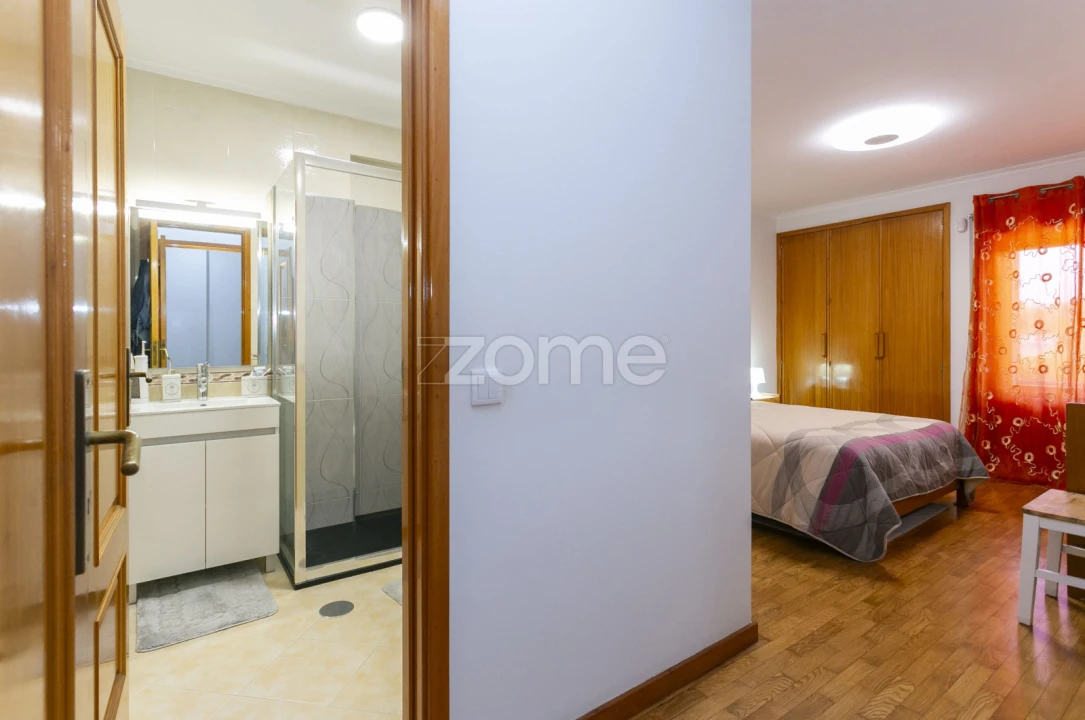 Apartamento T2 para Venda em Arcozelo Foto 29