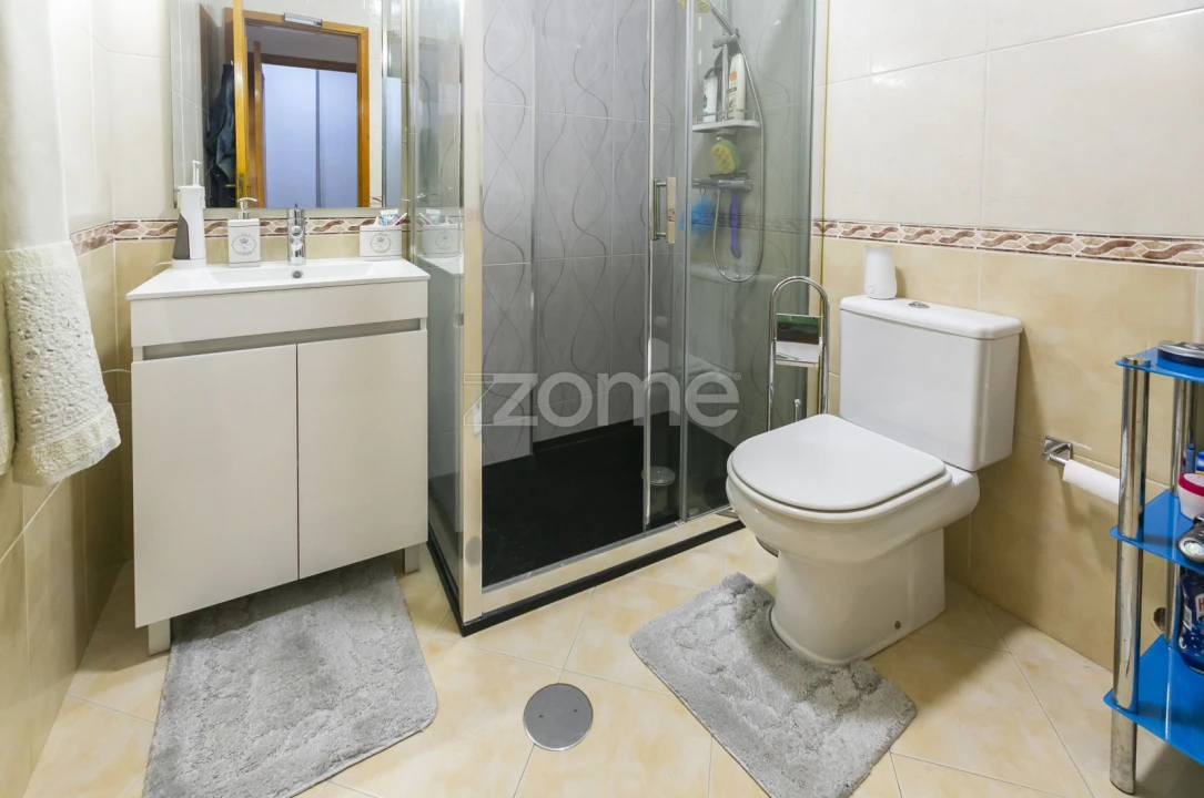 Apartamento T2 para Venda em Arcozelo Foto 33