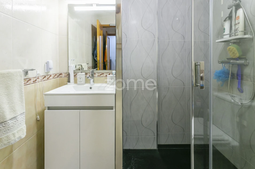 Apartamento T2 para Venda em Arcozelo Foto 34