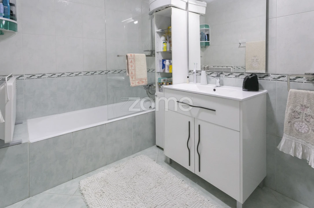 Apartamento T2 para Venda em Arcozelo Foto 23