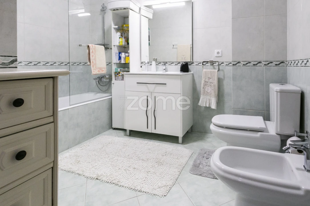 Apartamento T2 para Venda em Arcozelo Foto 21