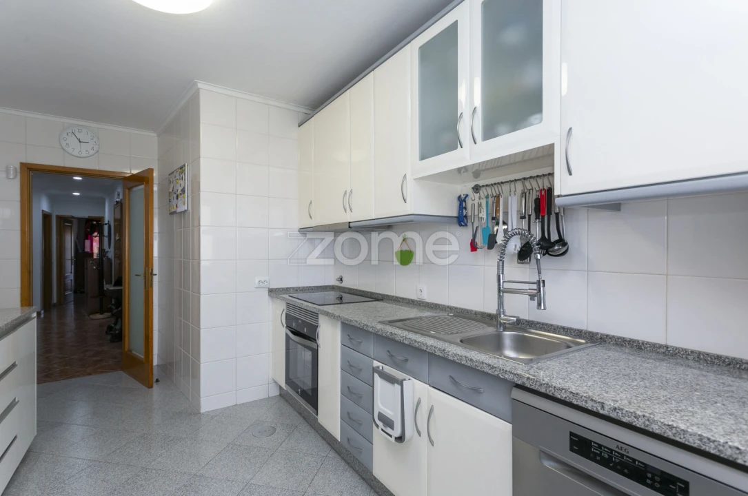 Apartamento T2 para Venda em Arcozelo Foto 14