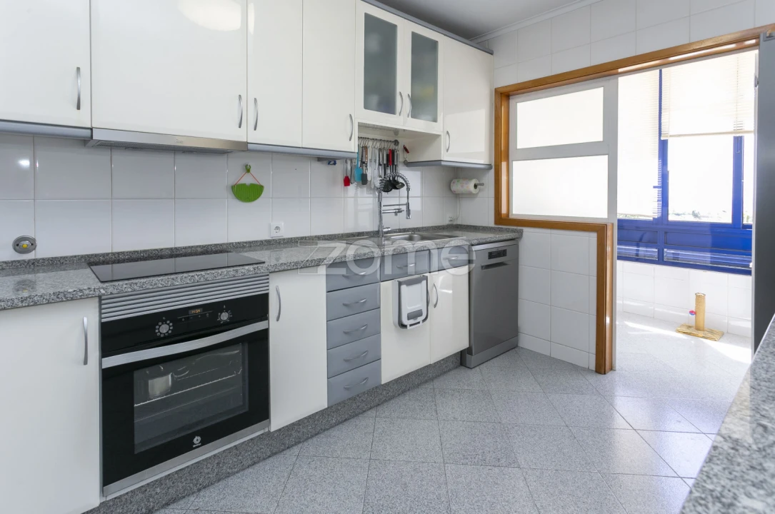 Apartamento T2 para Venda em Arcozelo Foto 15