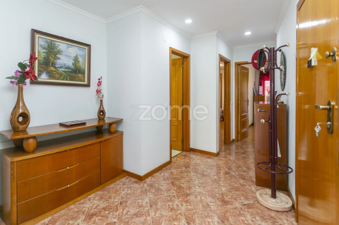 Apartamento T2 para Venda em Arcozelo Foto 24