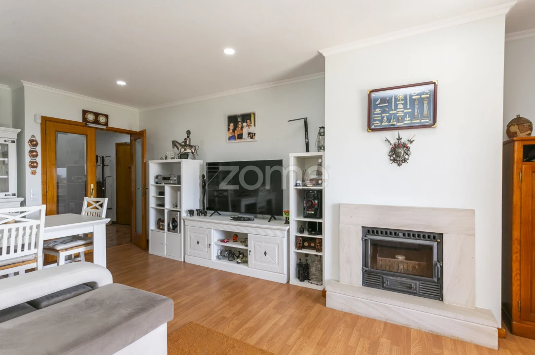 Apartamento T2 para Venda em Arcozelo Foto 11