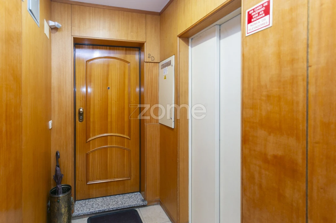 Apartamento T2 para Venda em Arcozelo Foto 5