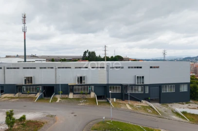Terreno Comércio / Armazém para Venda em Santo Tirso, Couto (Santa Cristina e São Miguel) e Burgães