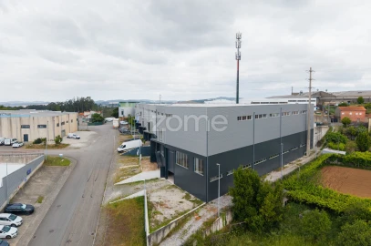Terreno Comércio / Armazém para Venda em Santo Tirso, Couto (Santa Cristina e São Miguel) e Burgães