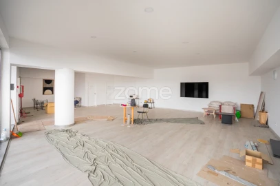 Terreno Comércio / Armazém para Venda em Santo Tirso, Couto (Santa Cristina e São Miguel) e Burgães