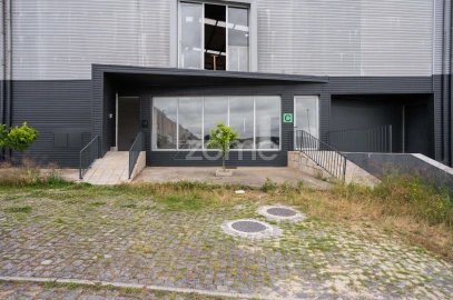 Terreno Comércio / Armazém para Venda em Santo Tirso, Couto (Santa Cristina e São Miguel) e Burgães