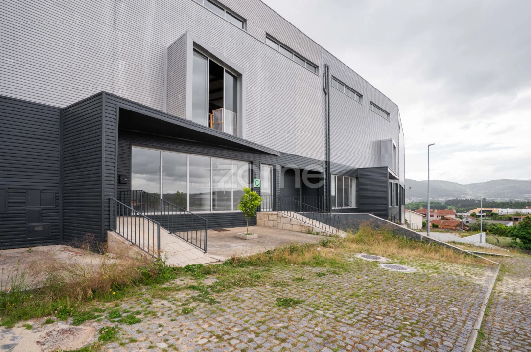 Terreno Comércio / Armazém para Venda em Santo Tirso, Couto (Santa Cristina e São Miguel) e Burgães Foto 4