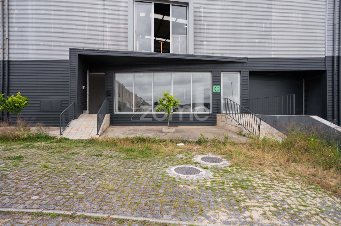 Terreno Comércio / Armazém para Venda em Santo Tirso, Couto (Santa Cristina e São Miguel) e Burgães Foto 1