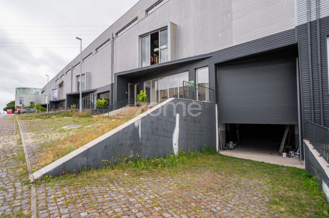 Terreno Comércio / Armazém para Venda em Santo Tirso, Couto (Santa Cristina e São Miguel) e Burgães Foto 5