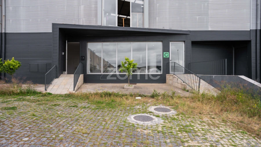 Terreno Comércio / Armazém para Venda em Santo Tirso, Couto (Santa Cristina e São Miguel) e Burgães