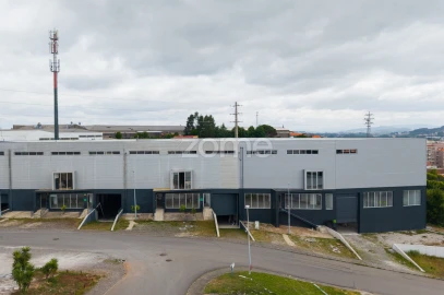 Terreno Comércio / Armazém para Venda em Santo Tirso, Couto (Santa Cristina e São Miguel) e Burgães
