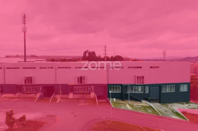 Terreno Comércio / Armazém para Venda em Santo Tirso, Couto (Santa Cristina e São Miguel) e Burgães