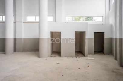 Terreno Comércio / Armazém para Venda em Santo Tirso, Couto (Santa Cristina e São Miguel) e Burgães