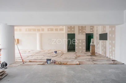 Terreno Comércio / Armazém para Venda em Santo Tirso, Couto (Santa Cristina e São Miguel) e Burgães