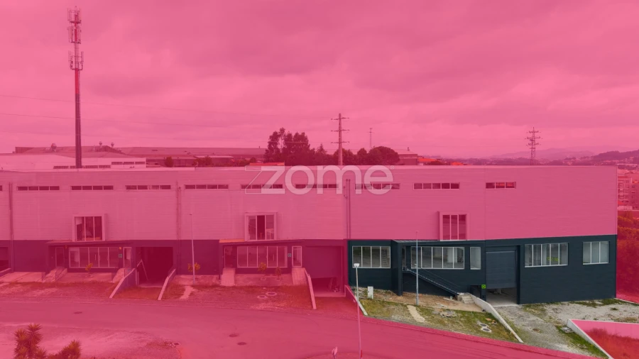 Terreno Comércio / Armazém para Venda em Santo Tirso, Couto (Santa Cristina e São Miguel) e Burgães