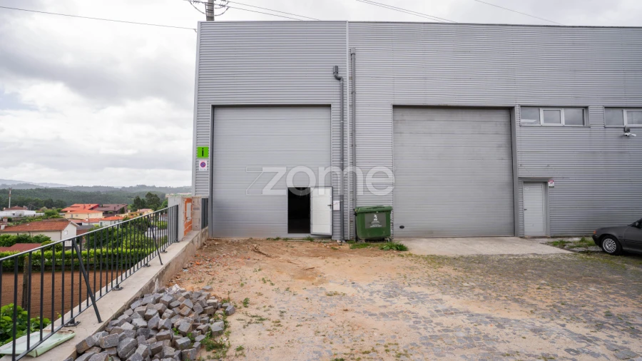 Terreno Comércio / Armazém para Venda em Santo Tirso, Couto (Santa Cristina e São Miguel) e Burgães