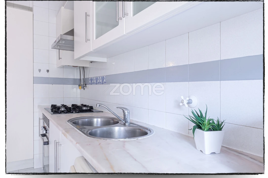 Apartamento T2 para Venda em Carcavelos e Parede Foto 24