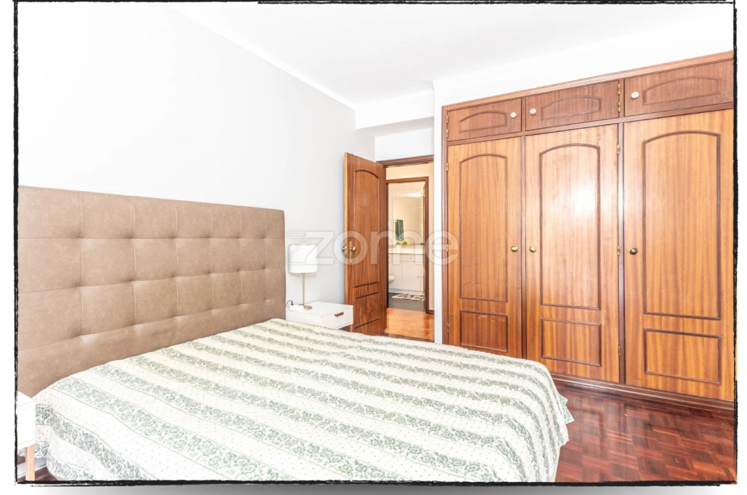Apartamento T2 para Venda em Carcavelos e Parede Foto 29
