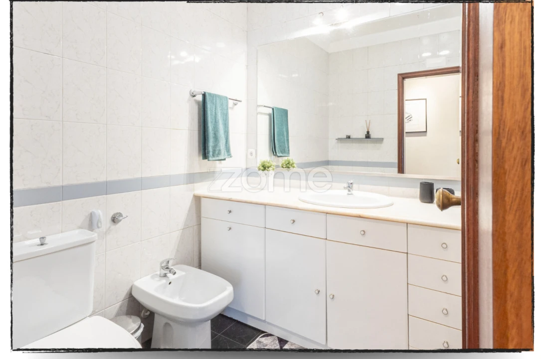 Apartamento T2 para Venda em Carcavelos e Parede Foto 36