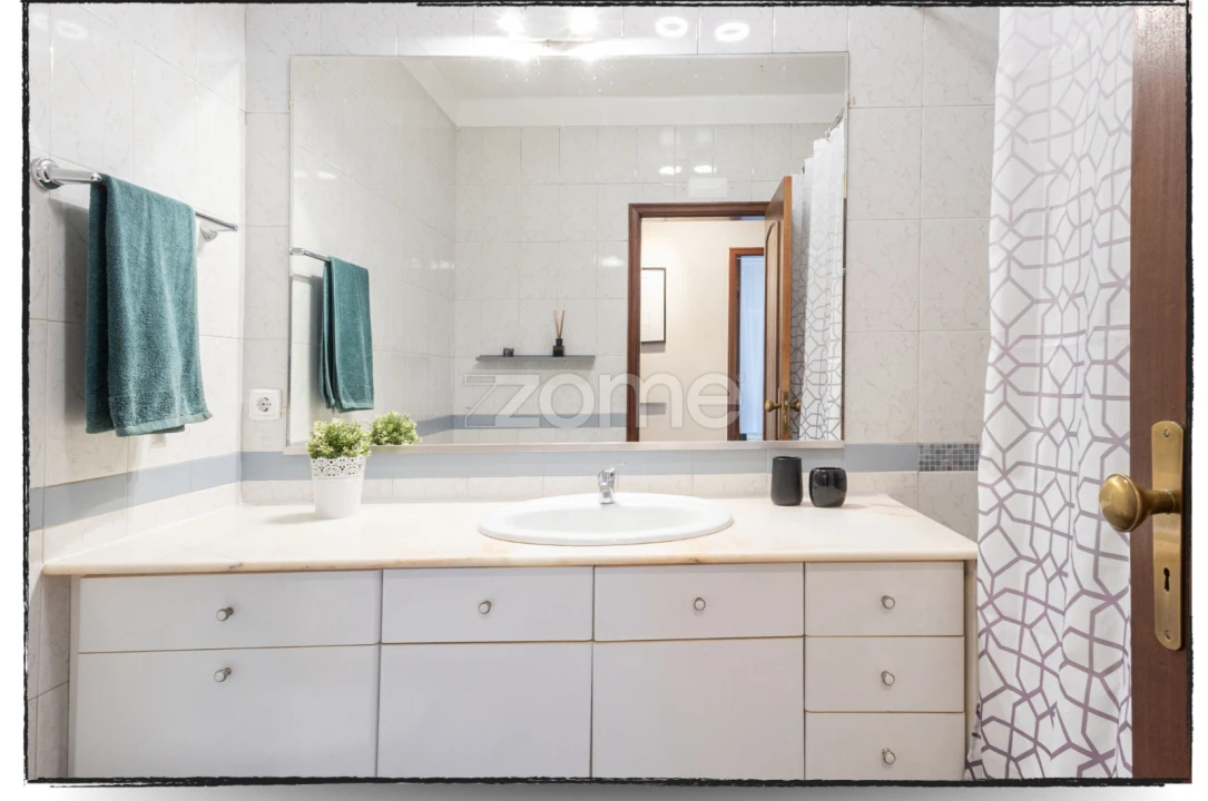 Apartamento T2 para Venda em Carcavelos e Parede Foto 38