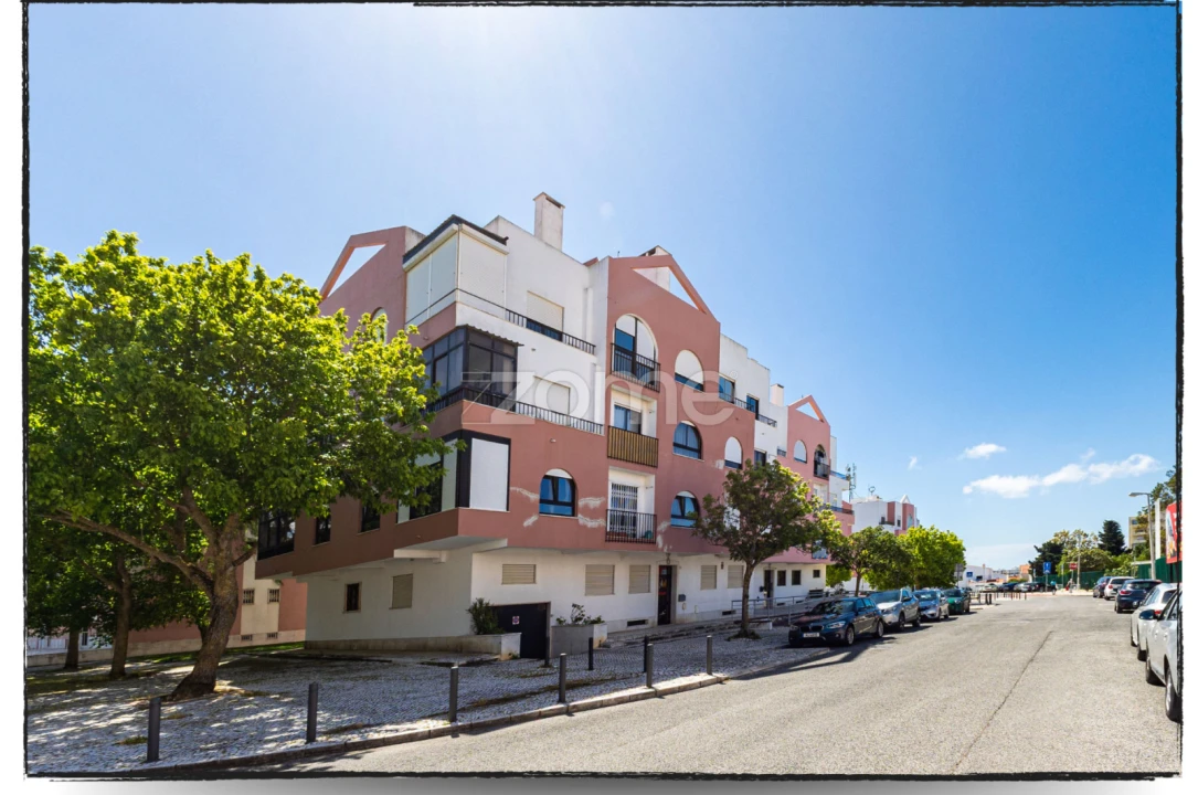 Apartamento T2 para Venda em Carcavelos e Parede Foto 9