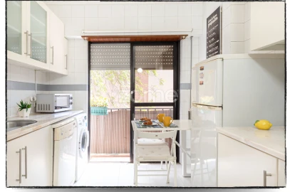 Apartamento T2 para Venda em Carcavelos e Parede
