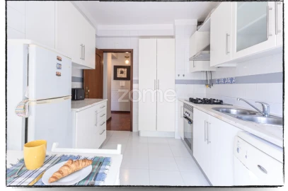 Apartamento T2 para Venda em Carcavelos e Parede
